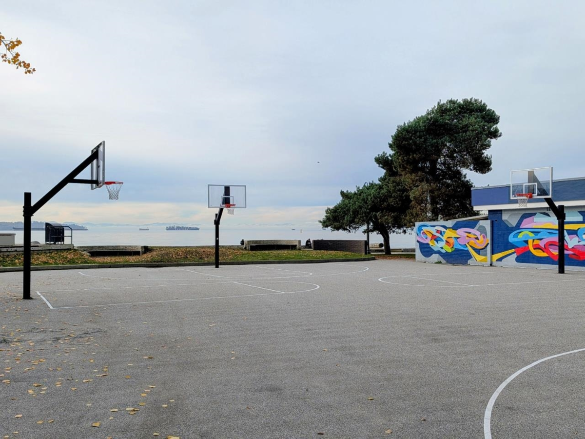 Hot Tub / Spa Photo of 3D 328 Taylor Way, West Vancouver, BC