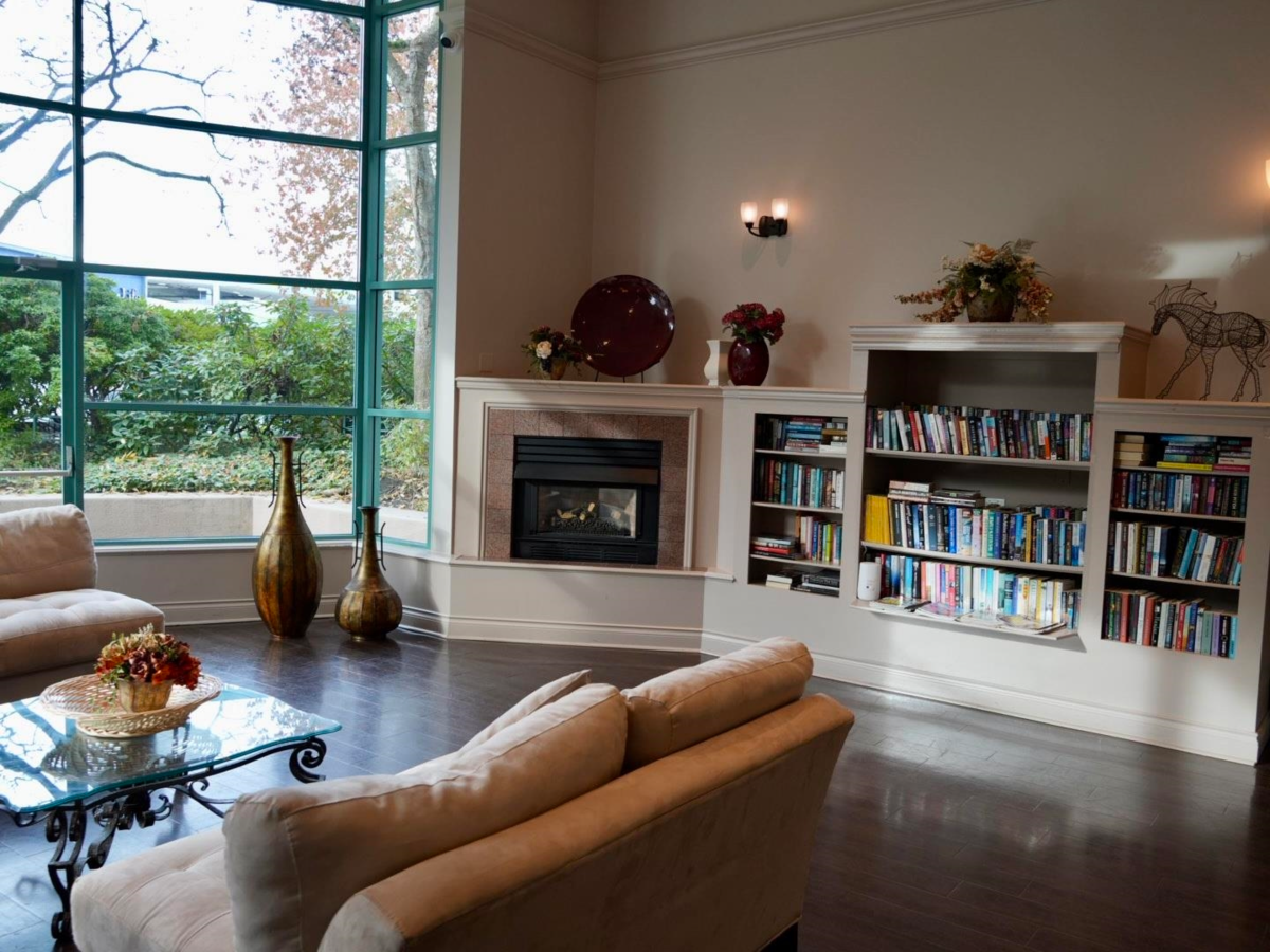 Outdoor Patio Photo of 3D 328 Taylor Way, West Vancouver, BC