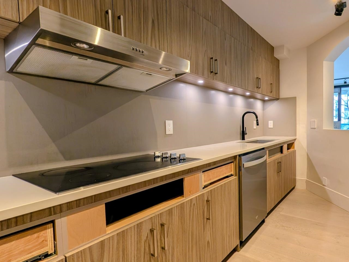 Walk-In Closet Photo of 3D 328 Taylor Way, West Vancouver, BC