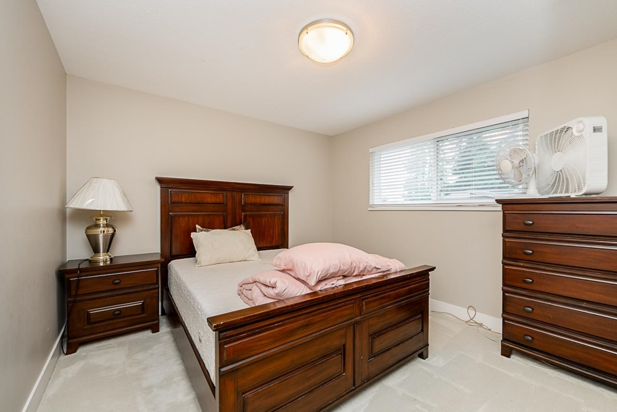 Entry Foyer Photo of 10816 80 Avenue, Delta, BC