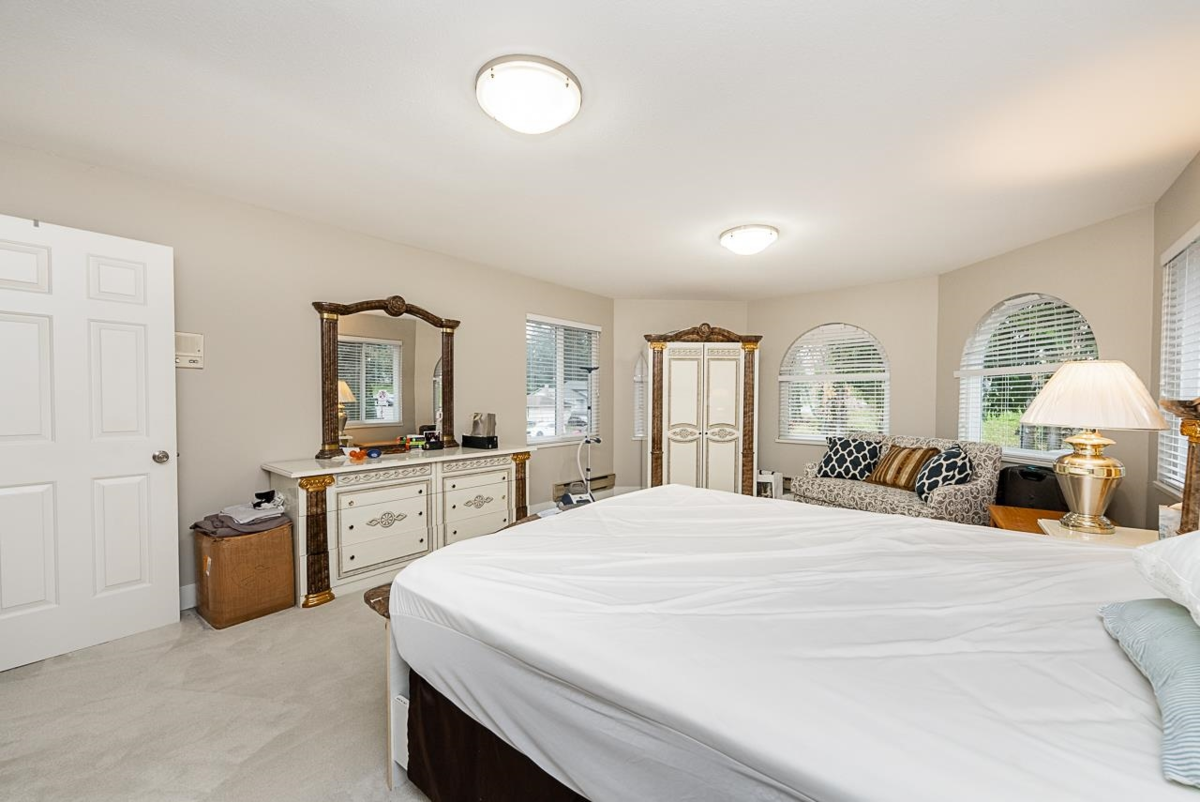 Hallway Photo of 10816 80 Avenue, Delta, BC