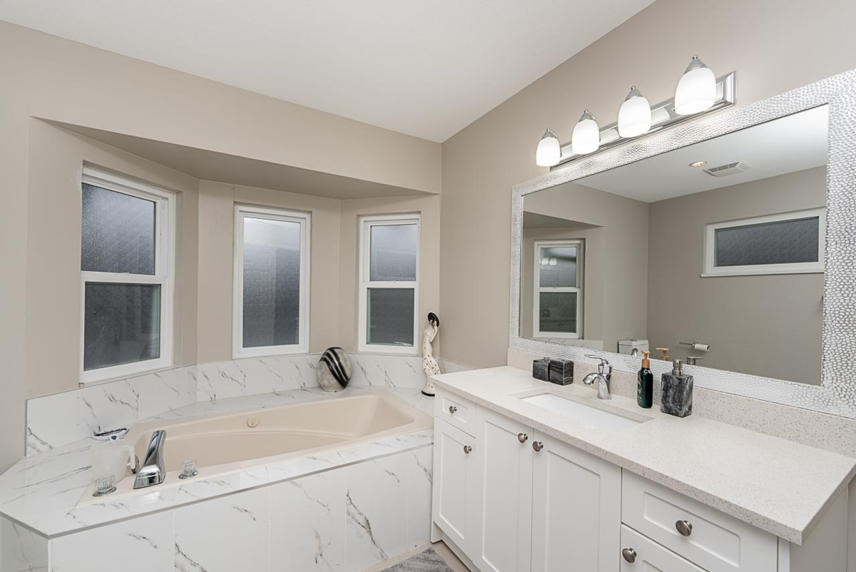 Outdoor Deck Photo of 10816 80 Avenue, Delta, BC