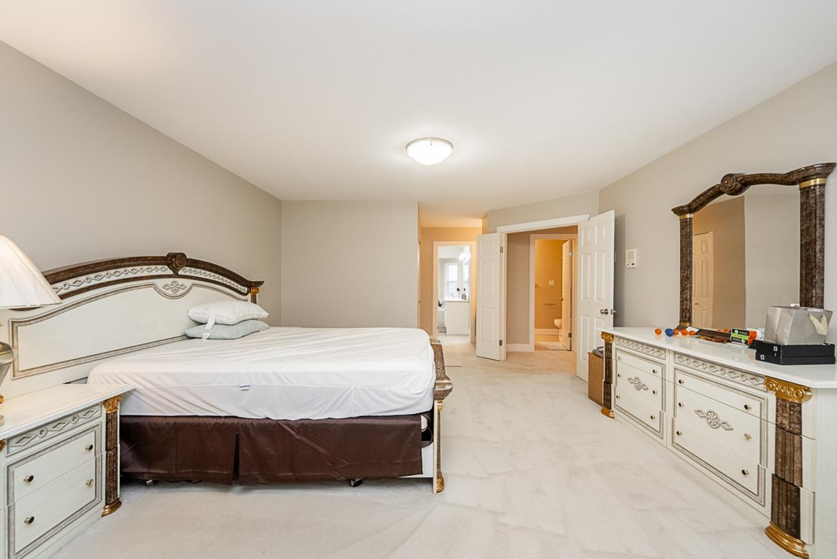 Powder Room Photo of 10816 80 Avenue, Delta, BC