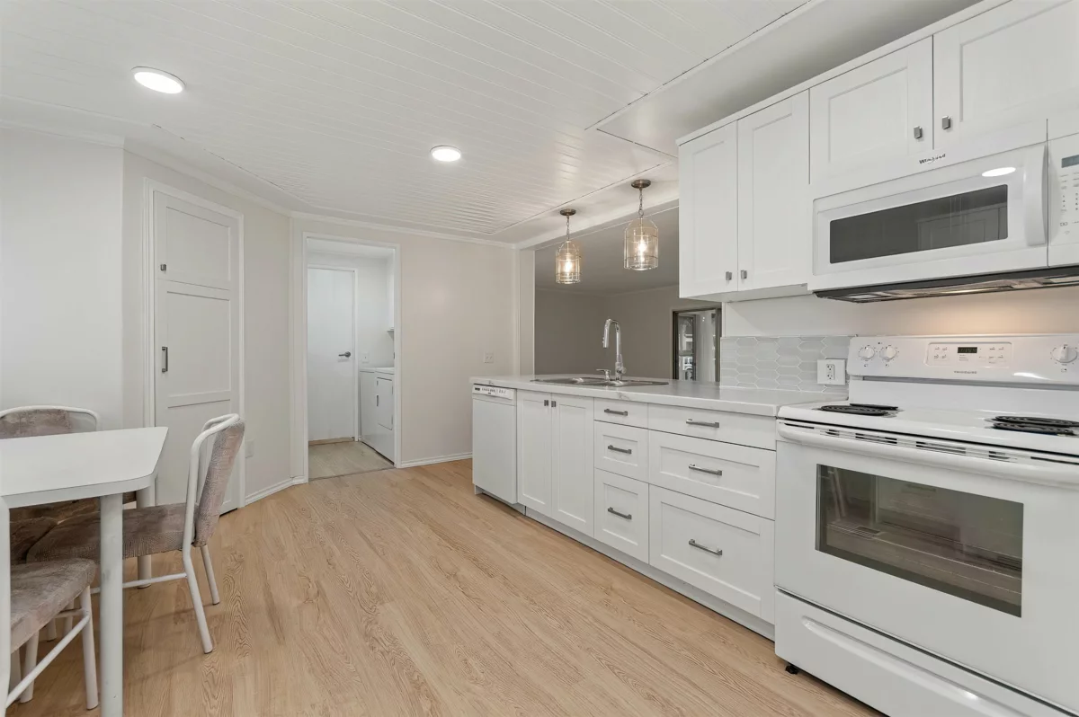 Laundry Room Photo of 81 3300 Horn Street, Abbotsford, BC