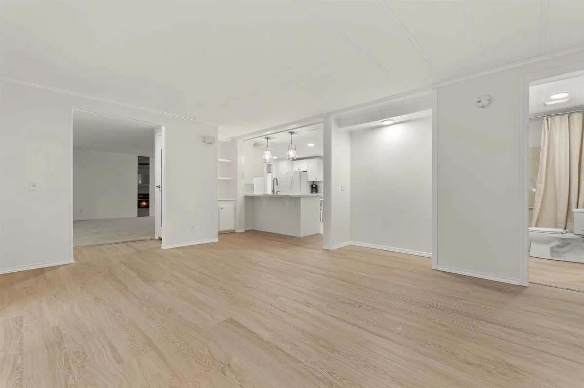 Primary Bathroom Photo of 81 3300 Horn Street, Abbotsford, BC