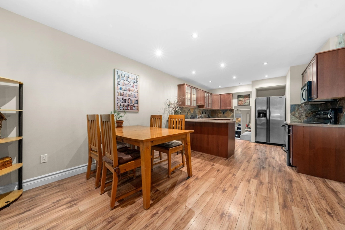 Bedroom 2 Photo of 6 230 W 15th Street, North Vancouver, BC