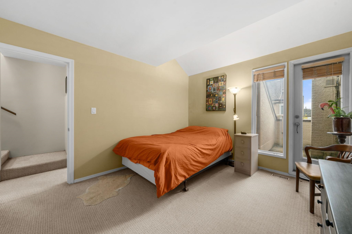 Entry Foyer Photo of 6 230 W 15th Street, North Vancouver, BC