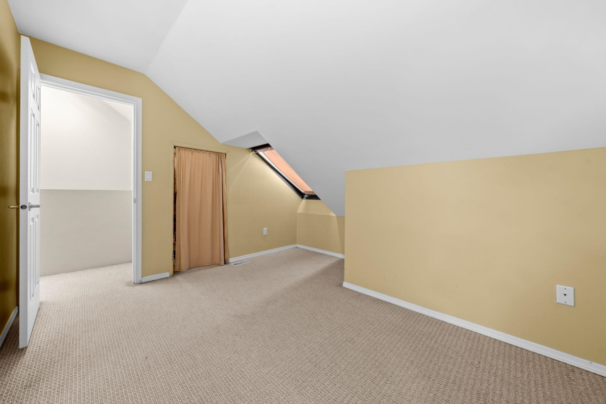 Hot Tub / Spa Photo of 6 230 W 15th Street, North Vancouver, BC