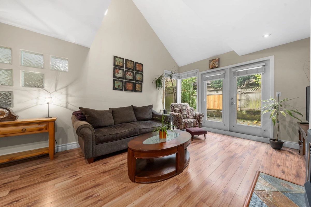 Living Room Photo of 6 230 W 15th Street, North Vancouver, BC