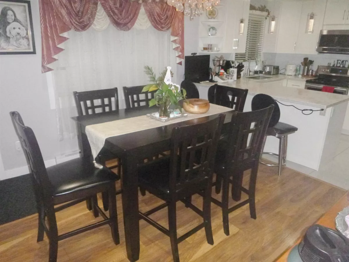 Family Room Photo of 11171 Steveston Highway, Richmond, BC