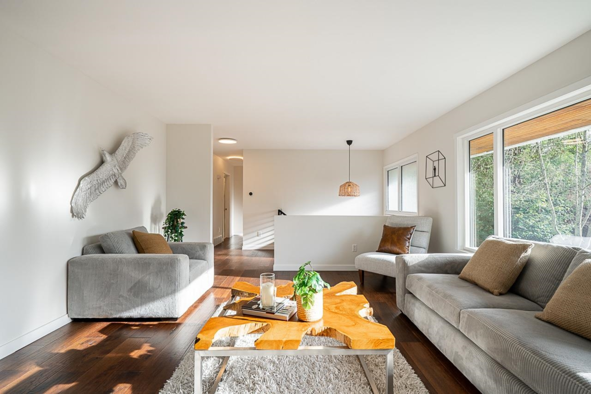 Kitchen Island Photo of 2519 East Road, Anmore, BC