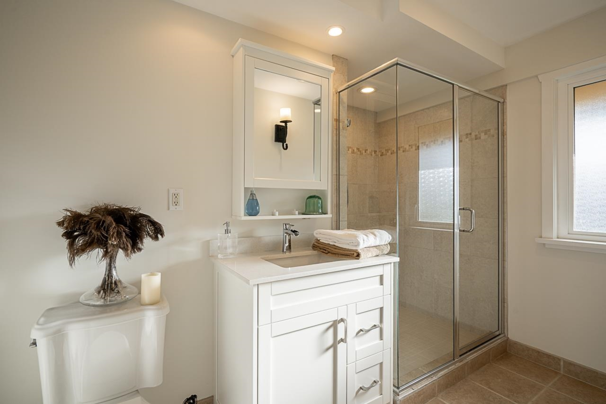 Laundry Room Photo of 2519 East Road, Anmore, BC