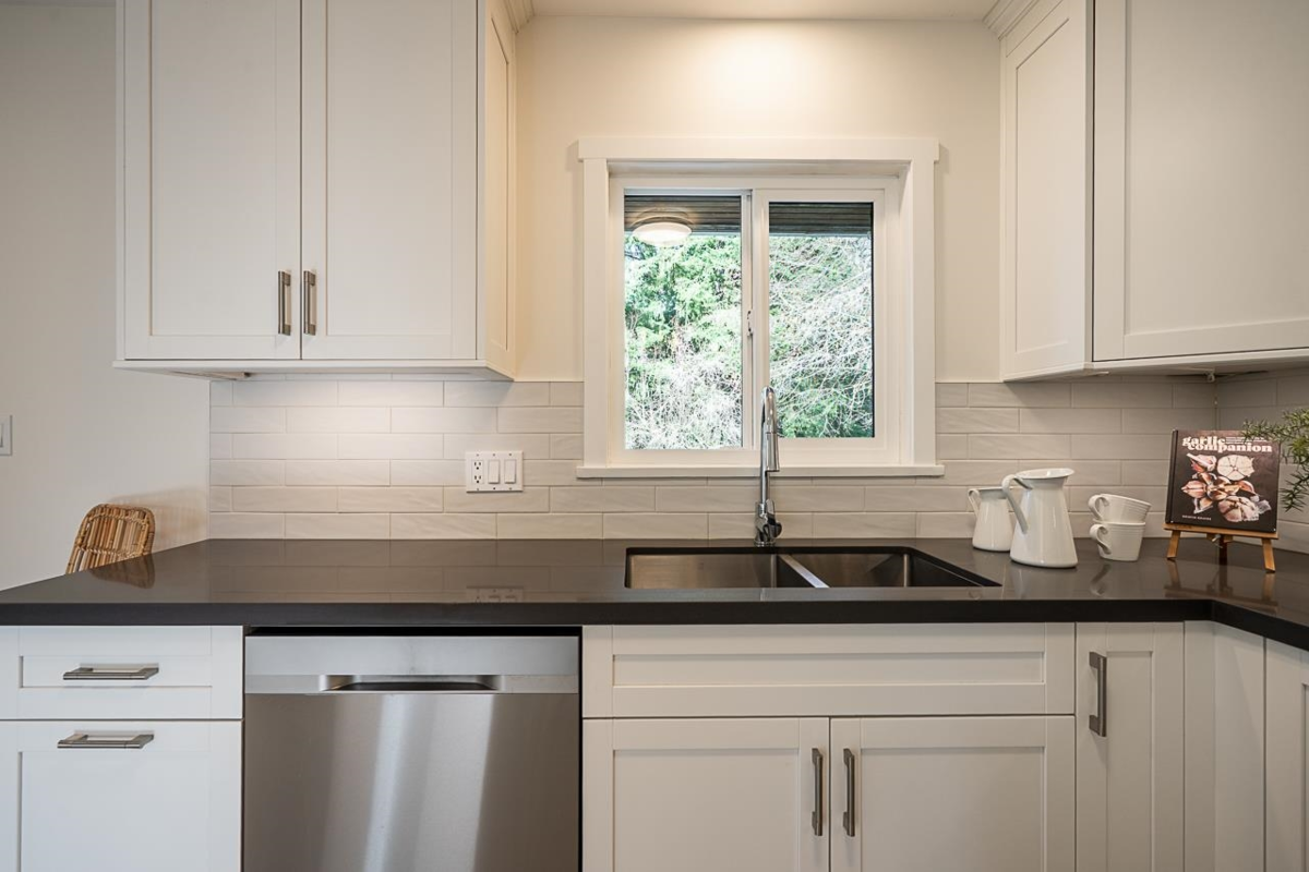 Primary Bathroom Photo of 2519 East Road, Anmore, BC