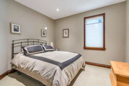 Basement Recreation Room Photo of 15364 Victoria Avenue Street, White Rock, BC