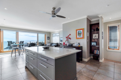 15364 Victoria Avenue Street, White Rock, BC, White Rock — 5 bed single family residence for sale