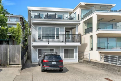 15364 Victoria Avenue Street, White Rock, BC, White Rock — Single Family Residence for sale