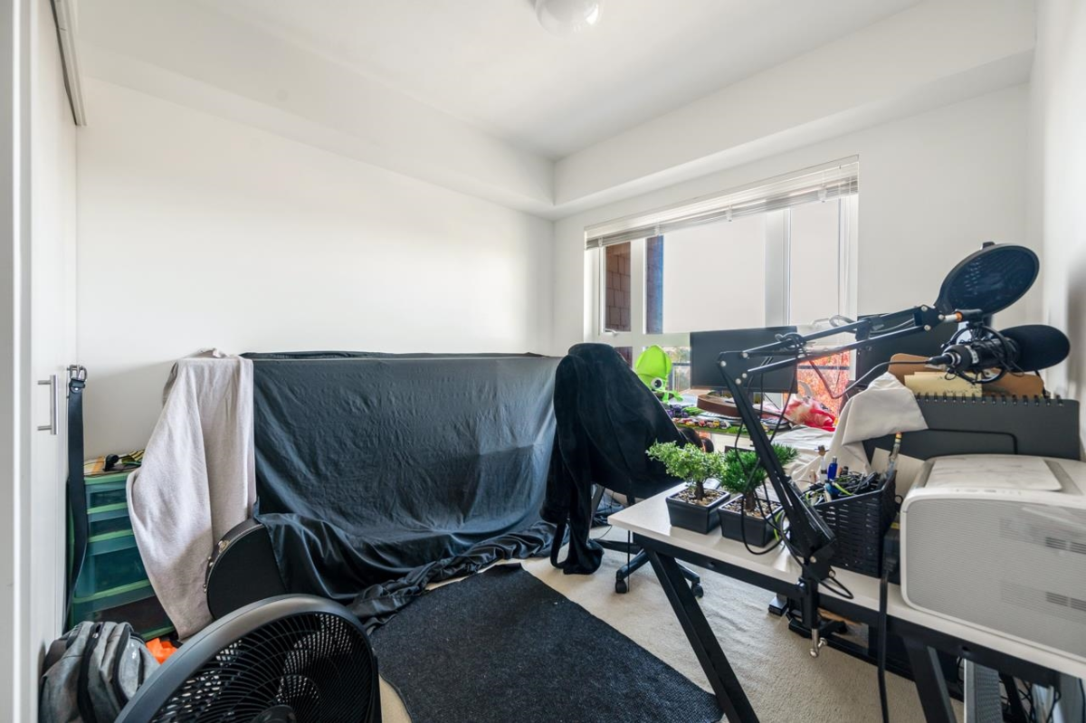 Kitchen Island Photo of 400 10020 Dunoon Drive, Richmond, BC