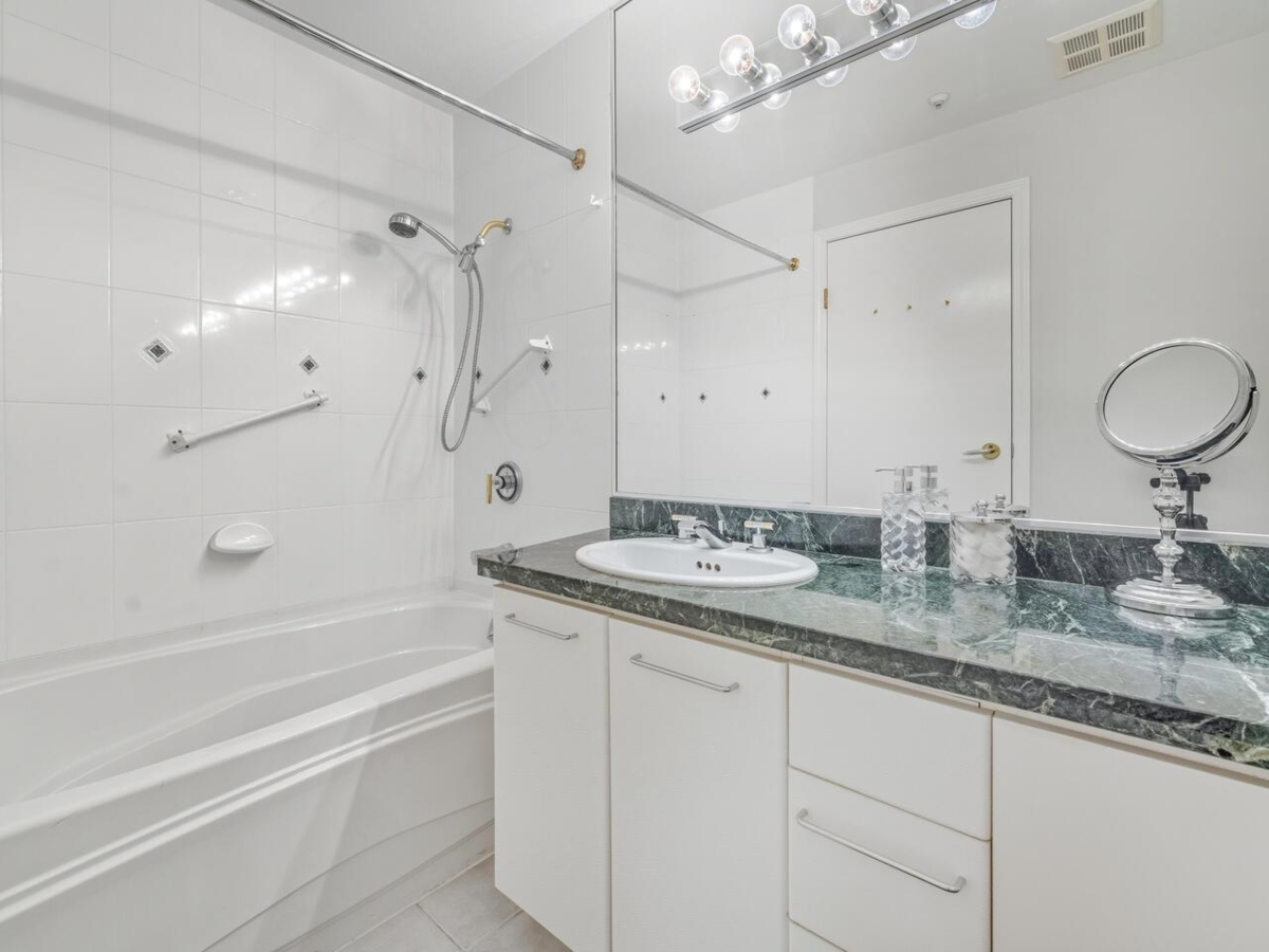 Office / Den Photo of 18C 139 Drake Street, Vancouver, BC