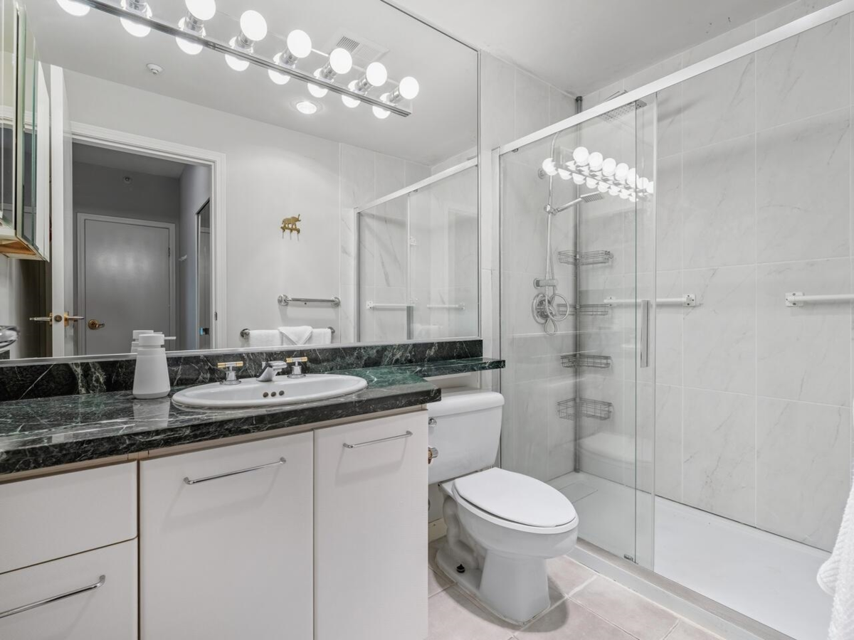 Powder Room Photo of 18C 139 Drake Street, Vancouver, BC