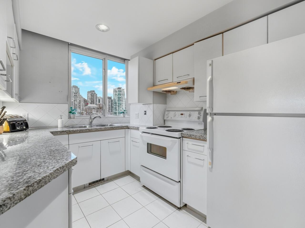 Primary Bathroom Photo of 18C 139 Drake Street, Vancouver, BC