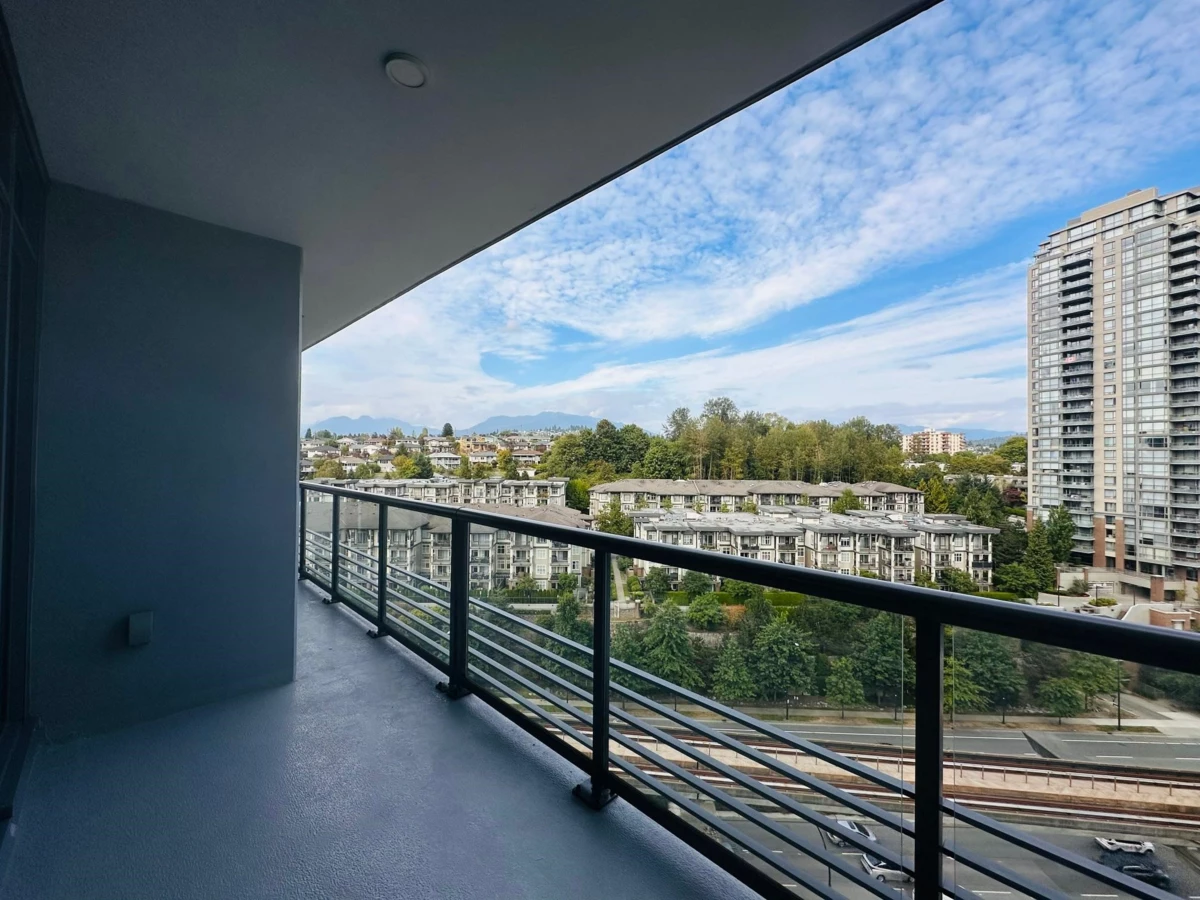 Kitchen Island Photo of 1009 4730 Lougheed Highway, Burnaby, BC