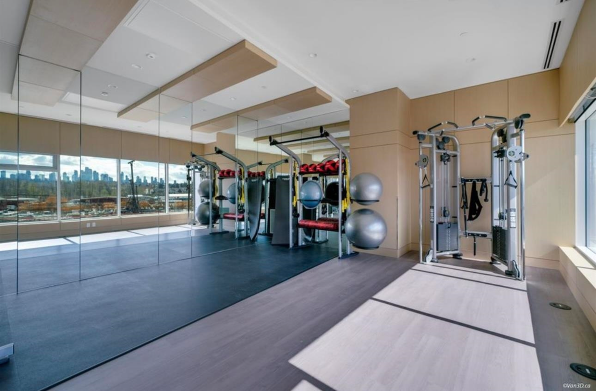 Walk-In Closet Photo of 1009 4730 Lougheed Highway, Burnaby, BC