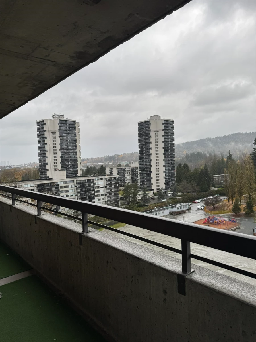 Guest Bathroom Photo of 1401 3755 Bartlett Court, Burnaby, BC