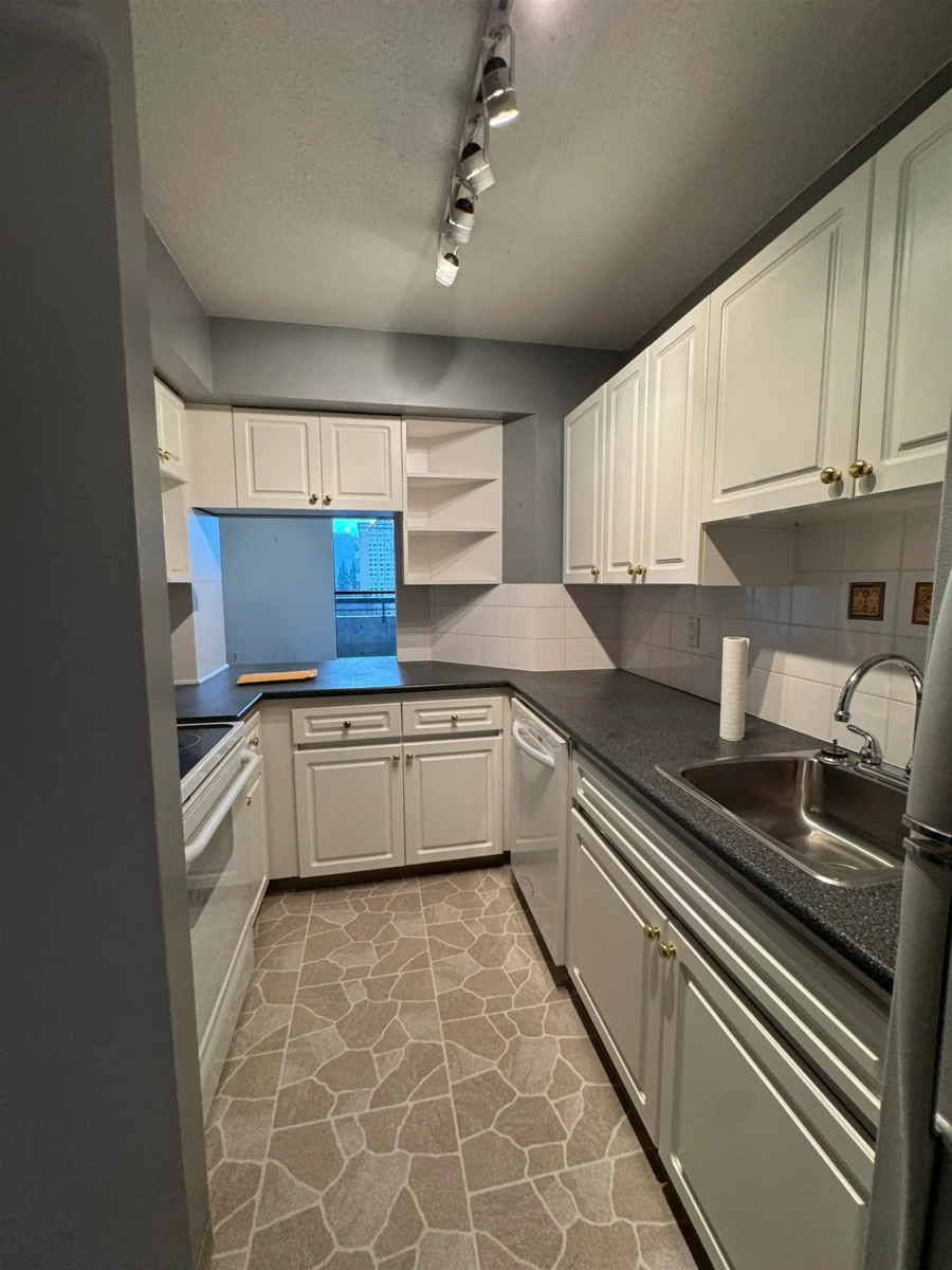 Primary Bathroom Photo of 1401 3755 Bartlett Court, Burnaby, BC