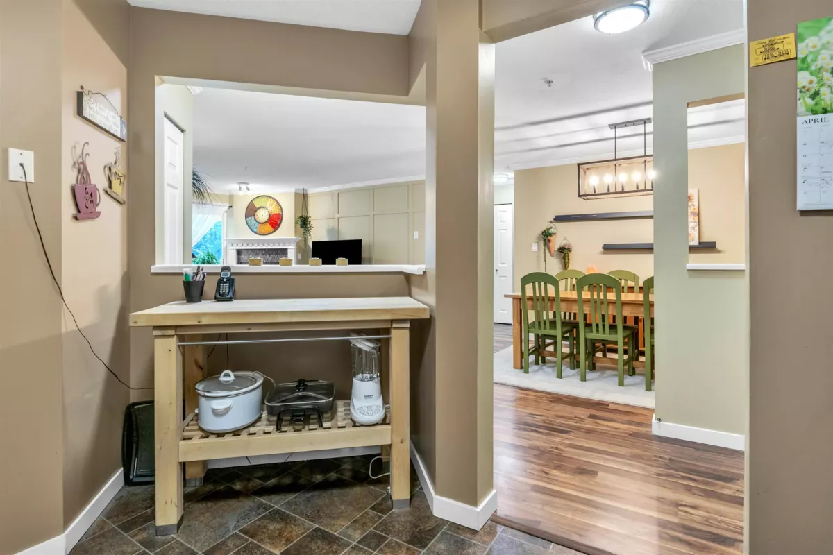 Kitchen Photo of 108 32044 Old Yale Road, Abbotsford, BC