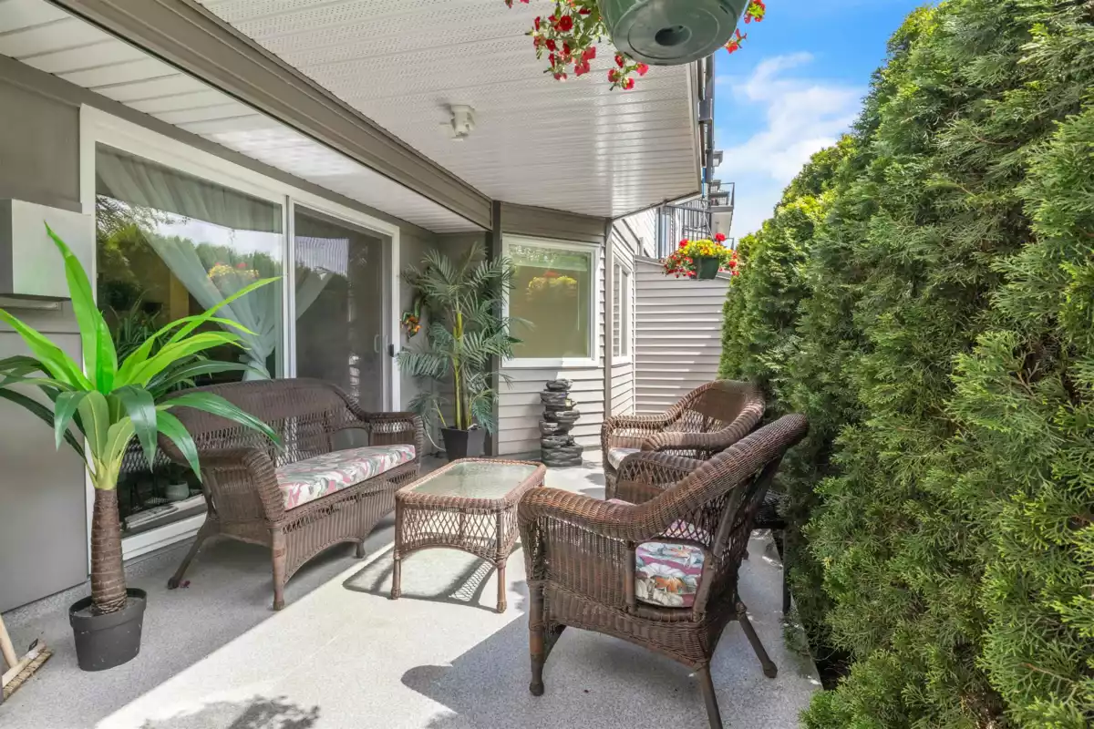 Primary Bathroom Photo of 108 32044 Old Yale Road, Abbotsford, BC
