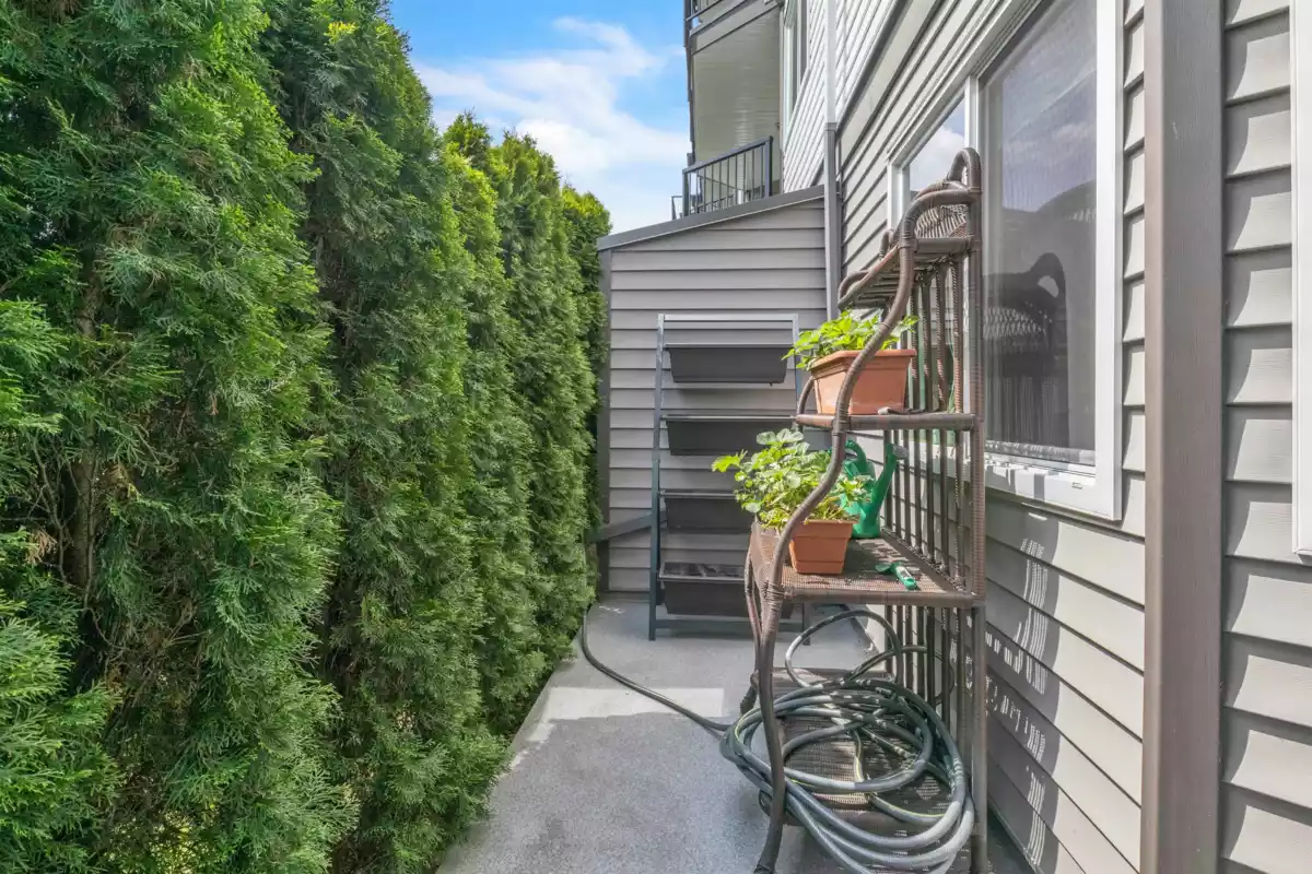 Walk-In Closet Photo of 108 32044 Old Yale Road, Abbotsford, BC