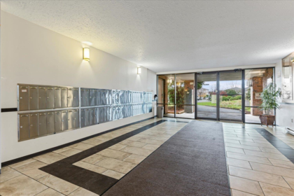 Entry Foyer Photo of 115 45598 Mcintosh Drive, Chilliwack, BC