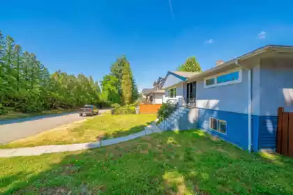 432 W 25th Street, North Vancouver, BC, North Vancouver — 4 bed single family residence for sale