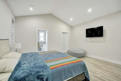 Basement Recreation Room Photo of 12420 80 Avenue, Surrey, BC