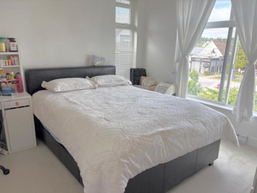 Kitchen Photo of 103 17578 57a Avenue, Surrey, BC