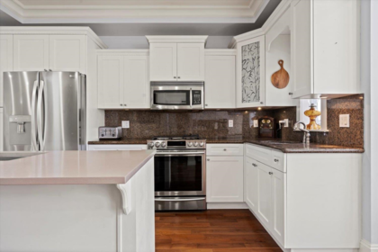Kitchen Island Photo of 5853 Garrison Boulevard, Chilliwack, BC