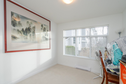 Swimming Pool Photo of 1404 18505 Laurensen Place, Surrey, BC