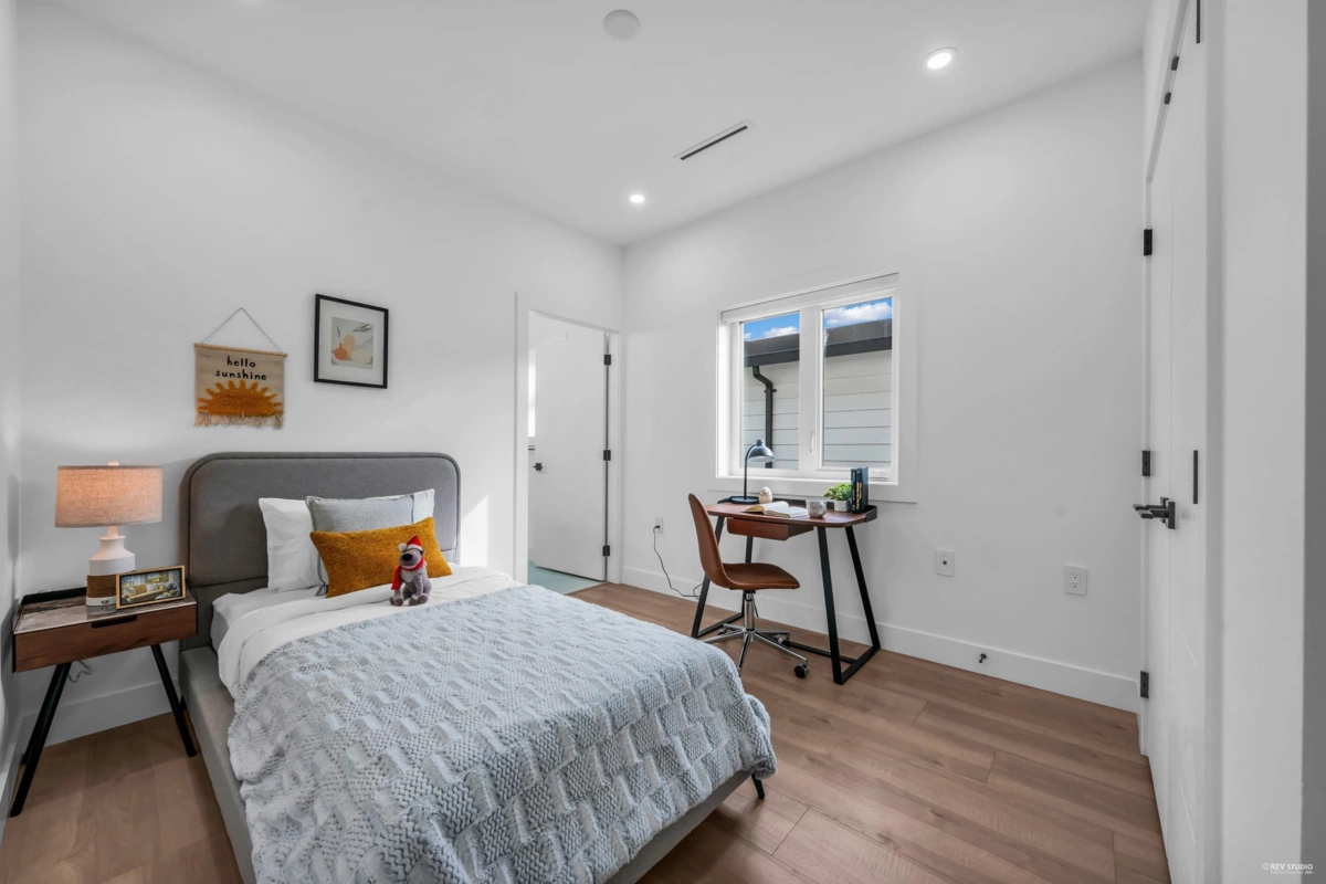 Basement Recreation Room Photo of 2 3344 Adanac Street, Vancouver, BC