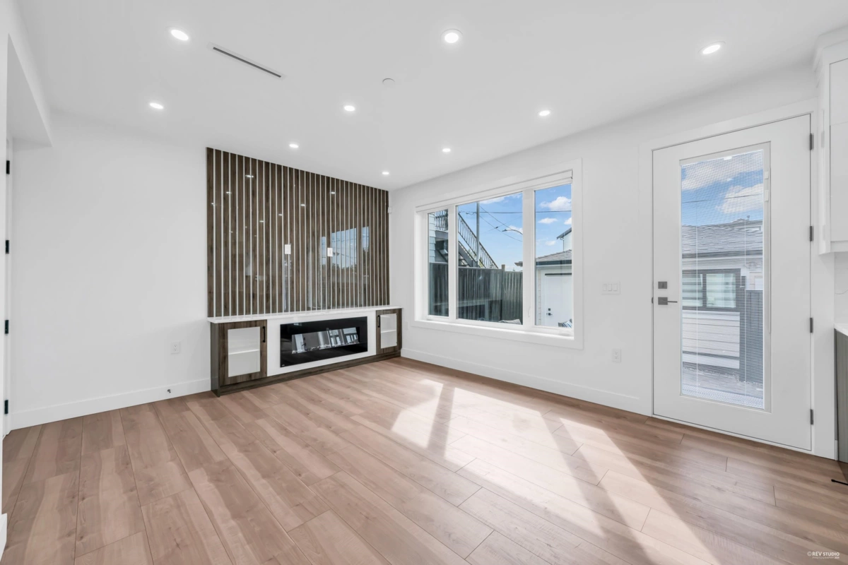 Breakfast Nook Photo of 2 3344 Adanac Street, Vancouver, BC