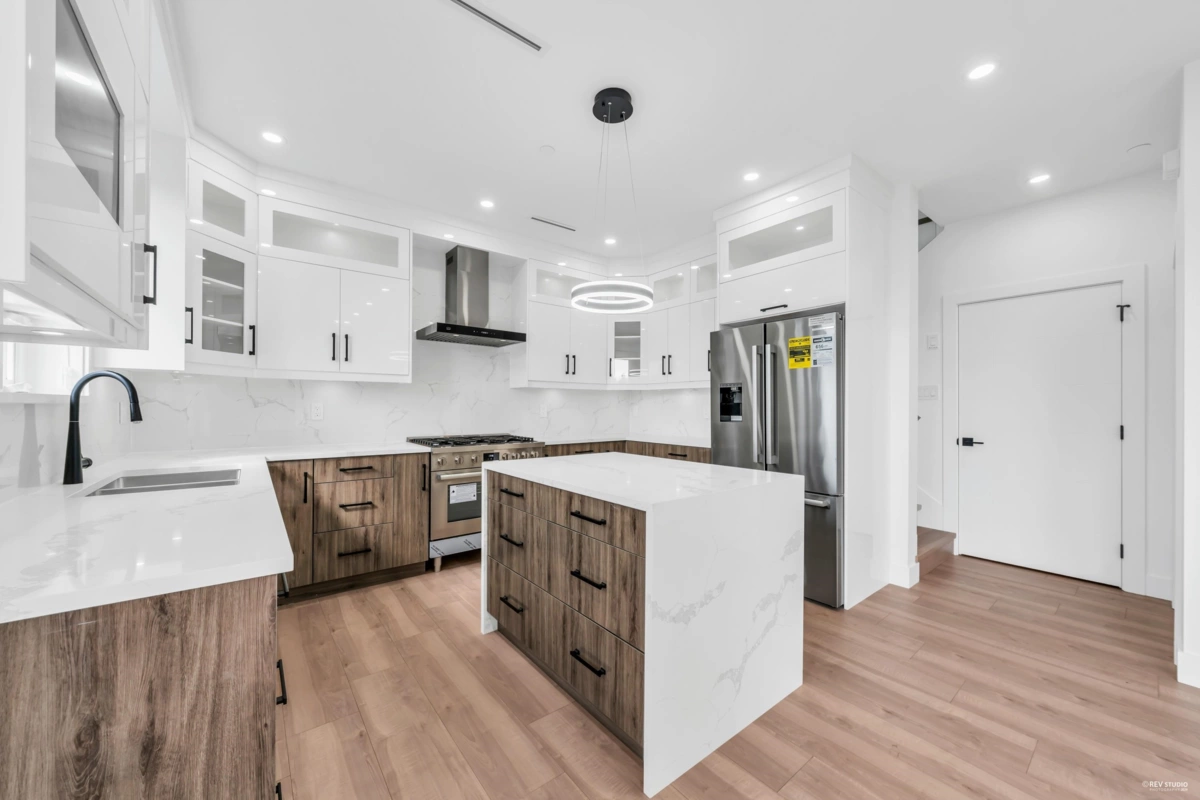 Dining Area Photo of 2 3344 Adanac Street, Vancouver, BC