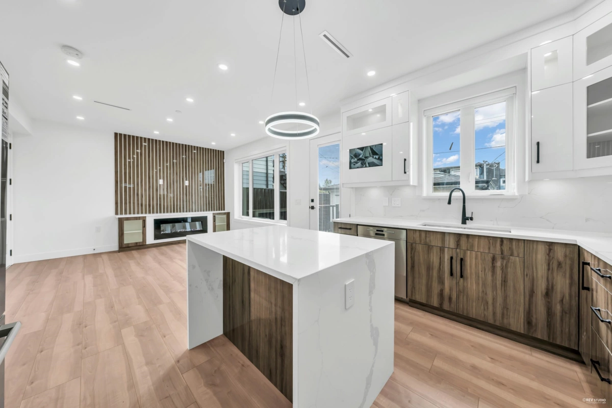 Kitchen Island Photo of 2 3344 Adanac Street, Vancouver, BC