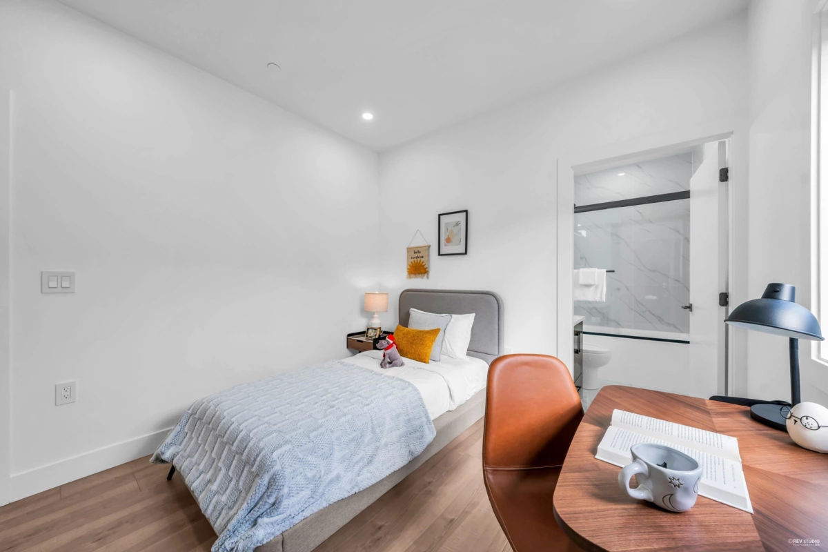 Laundry Room Photo of 2 3344 Adanac Street, Vancouver, BC