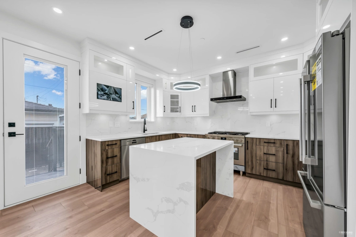 Living Room Photo of 2 3344 Adanac Street, Vancouver, BC