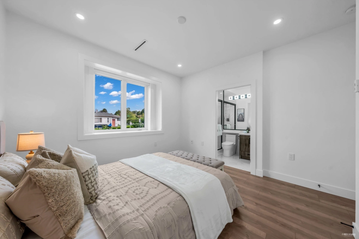 Office / Den Photo of 2 3344 Adanac Street, Vancouver, BC