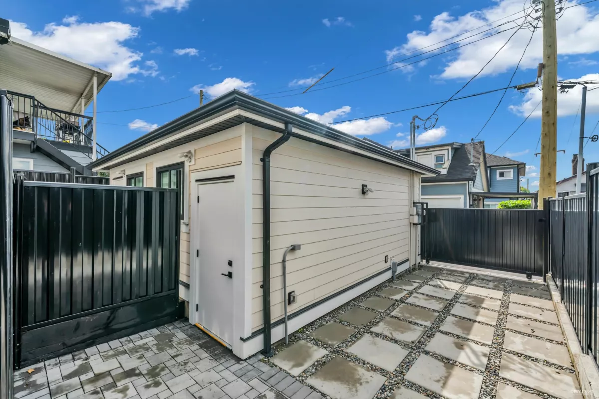 Outdoor Patio Photo of 2 3344 Adanac Street, Vancouver, BC
