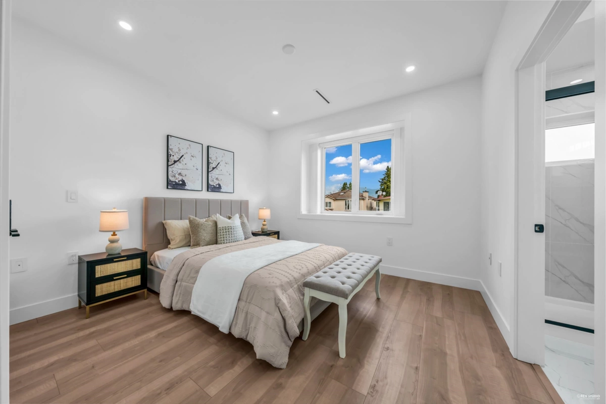 Powder Room Photo of 2 3344 Adanac Street, Vancouver, BC