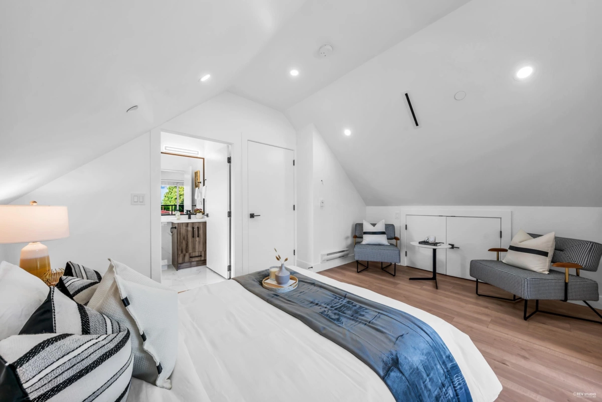 Staircase Photo of 2 3344 Adanac Street, Vancouver, BC