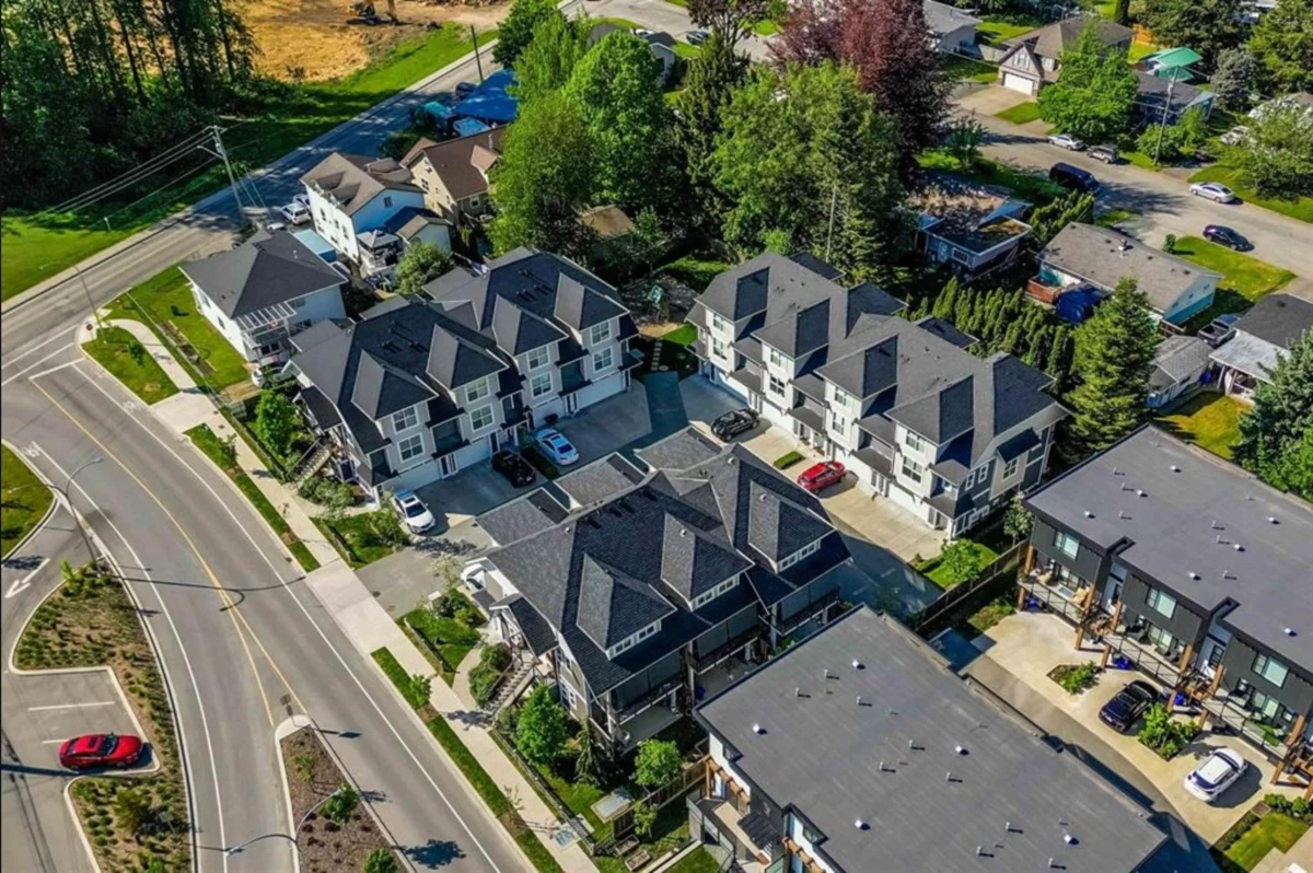 Outdoor Deck Photo of 2 45395 Spadina Avenue, Chilliwack, BC