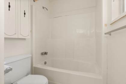 Hallway Photo of 5 4890 48 Avenue, Ladner, BC