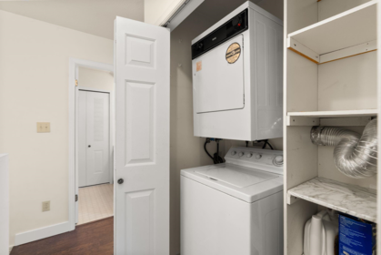 Mudroom Photo of 5 4890 48 Avenue, Ladner, BC